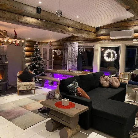 ヴィラ In By The *